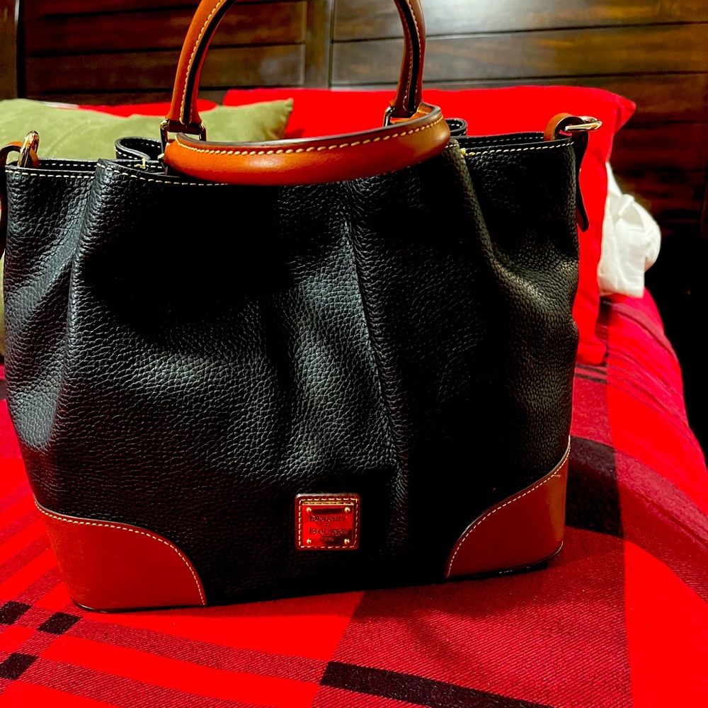Brenna dooney & burke purse in good condition,